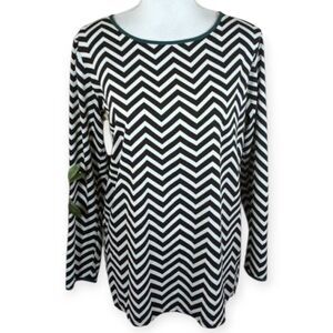 JW STYLE CHEVERON PRINT BLACK, WHITE, & GREEN BLOUSE SZ.S EUC